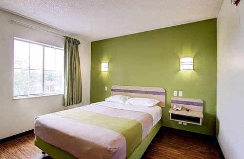 Aurora Hotel | Super 8 by Wyndham Aurora East