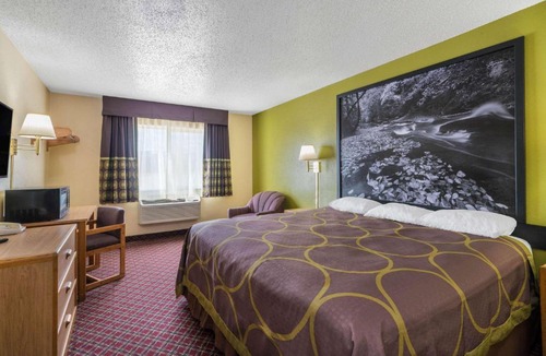 Fountain Hotel | Super 8 by Wyndham Fountain