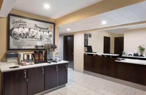 Longmont Hotel | Super 8 by Wyndham Longmont/Twin Peaks