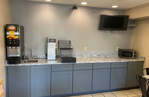 Southeast Colorado Springs Hotel | Super 8 by Wyndham Colorado Springs Airport