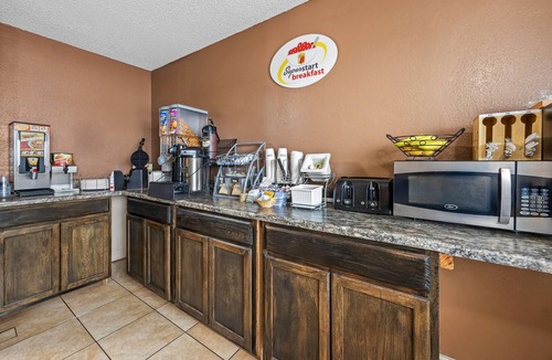 Cimarron Hills Hotel | Super 8 by Wyndham Colorado Springs Peterson Space Force