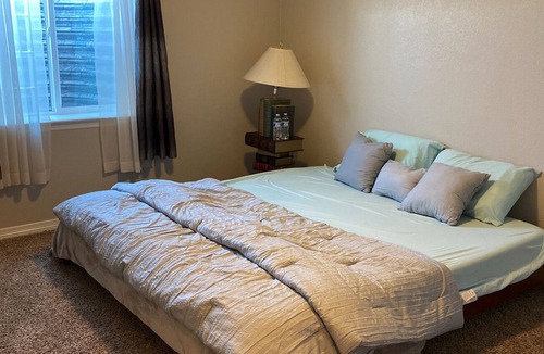 Monument House | Super Cool Monument Home with Pikes Peak view