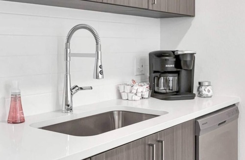 Jewell Heights - Hoffman Heights Apartment | Supreme Apartment near Children's Hospital!