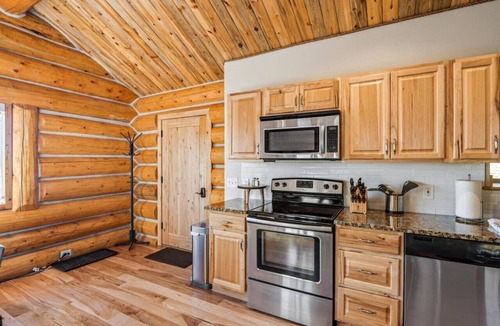 Michigan Hill Cabin | Sweet MTN Cabin 2bedroom 2bath picturesque views