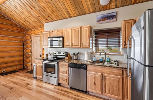 Michigan Hill Cabin | Sweet MTN Cabin 2bedroom 2bath picturesque views