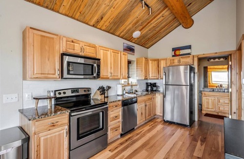 Michigan Hill Cabin | Sweet MTN Cabin 2bedroom 2bath picturesque views