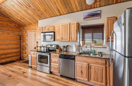Michigan Hill House | Sweet MTN Cabin 2bedroom 2bath picturesque views