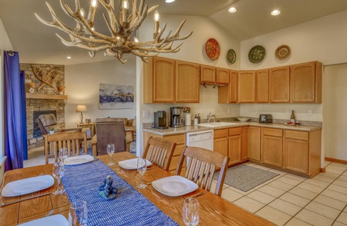 Twin Creek Village House | Sweet Retreat: Bright Home with Sunroom, Fireplace, Fenced Yard, Mountain Views, Near Hot Springs