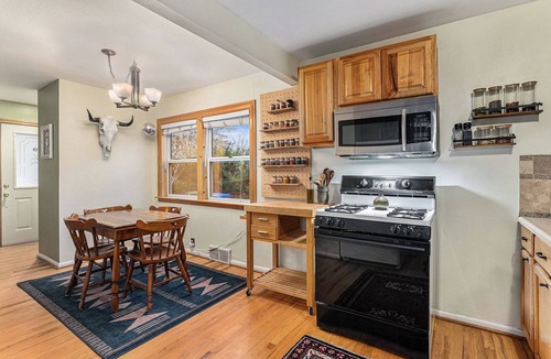 University Park House | Syd's Place: House with sauna, dogs welcome