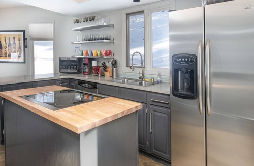 Highland Meadows House | Tahoe Drive | 4BD Mountain Retreat with Private Hot Tub