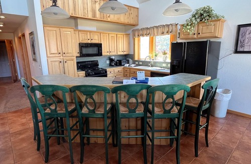 Almont House | Taylor Canyon Home with Mountain Views and Private Fishing