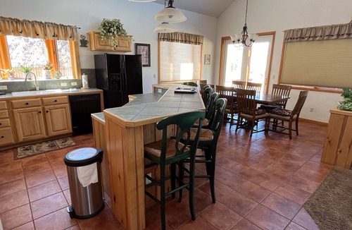 Almont House | Taylor Canyon Home with Mountain Views and Private Fishing