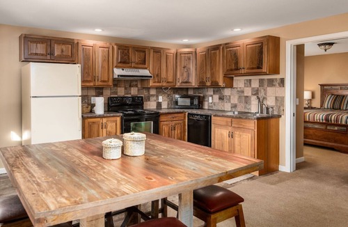 Forest Hills House | Ten Peaks Lookout Home: Incredible Views, Hot Tub
