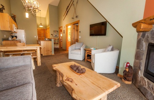 Mountain House Condo | Tenderfoot Lodge by Summit County Mountain Retreats