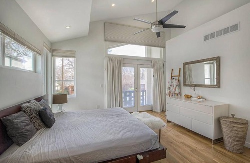 Berkeley Bed & Breakfast | Tennyson St. Luxury Walk Everywhere Sleeps 8!