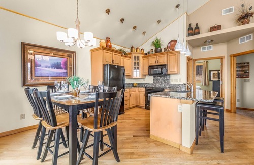 Estes Park Condo | Thatchtop Mountain at Mary's Lake w/HOT TUB!