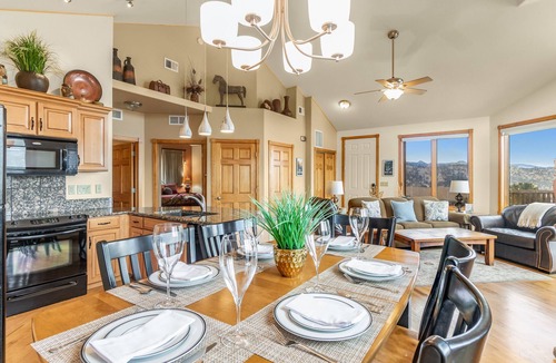 Estes Park Condo | Thatchtop Mountain at Mary's Lake w/HOT TUB!