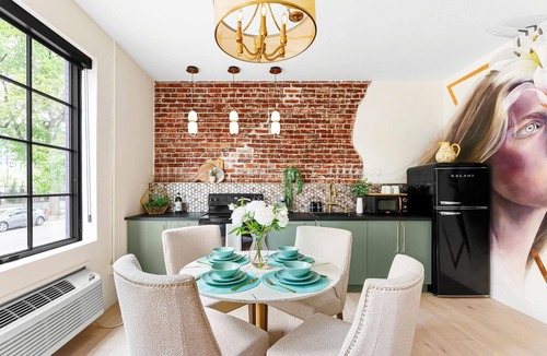 Golden Triangle Apartment | The Acoma House
