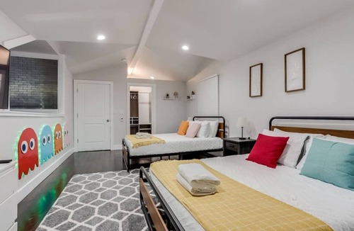 Olde Town Arvada House | The Arvada Arcade | Hot Tub | Directly Downtown