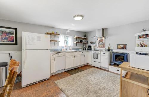 Colorado Springs Apartment | The Barracks Forest Escape Dog Friendly BBQ