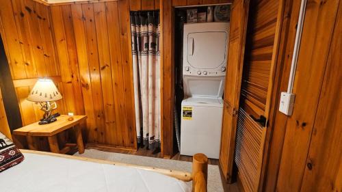 St. Helen House | The Bear Den-Abuts Public Land-High Speed Internet