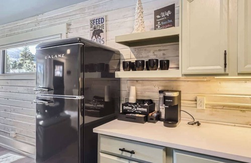Morrison House | The Bear's Den, Hot Tub Retreat, Family Home