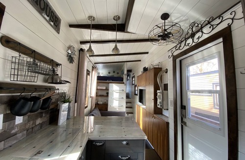 Lyons Resort | The Big Easy - Spacious Contemporary Tiny Home near Rocky Mountain National Park