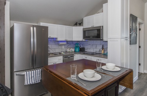 Frederick Apartment | The Bird House of Frederick with Open Space & Lake Views!