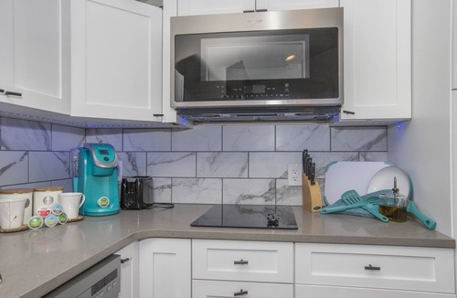 Frederick Apartment | The Bird House of Frederick with Open Space & Lake Views!