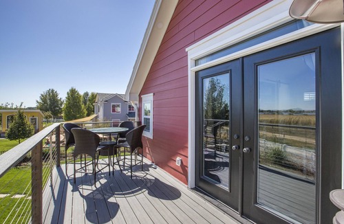 Frederick Apartment | The Bird House of Frederick with Open Space & Lake Views!