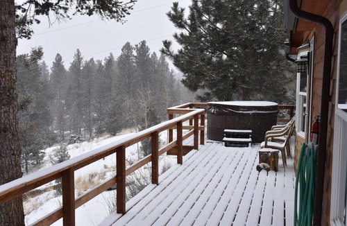Florissant Cabin | The Boulders - Cozy cabin w/large deck, hot tub, WiFi. No Cancellation Fees!