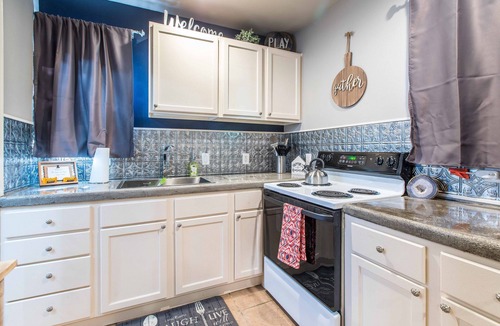 Grand Junction House | The Carriage House Studio: Central Modern Comfort