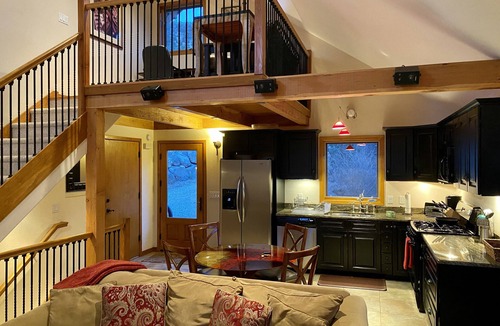 Cerise Ranch House | THE CARRIAGE HOUSE-Daily, weekly and monthly rentals.