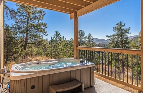 Bailey Cabin | The Colorado Cabin | Hot tub & Sleep 6