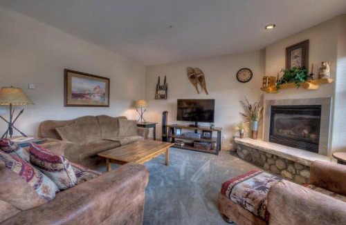 Warrior's Mark House | The Cozy Corral Private Hot Tub Walk to Town