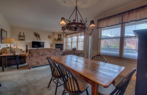 Warrior's Mark House | The Cozy Corral Private Hot Tub Walk to Town