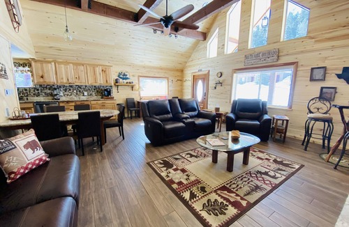 Ponderosa Pines House | The Cozy Cub