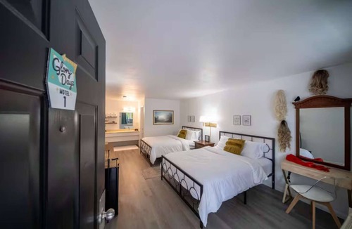 Eureka Springs Historic District Hotel | The Crows Have Eyes Room! #1
