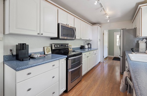 Evergreen House | The Dam Overlook 3 Min Walk to the Lake Hot Tub Game Room