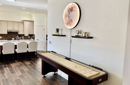 Fruita House | The Desert Moon- A luxurious retreat w/amazing patio, shuffleboard, EV charger