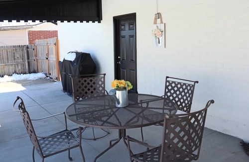 Montbello House | The Farmhouse | Centrally Located | Clean |