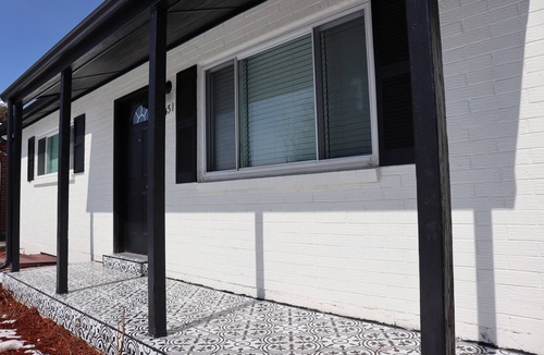 Montbello House | The Farmhouse | Centrally Located | Clean |