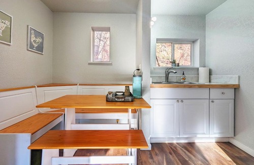 Manitou Springs Historic District Hotel | The Fountain Creek Inn of Manitou Springs