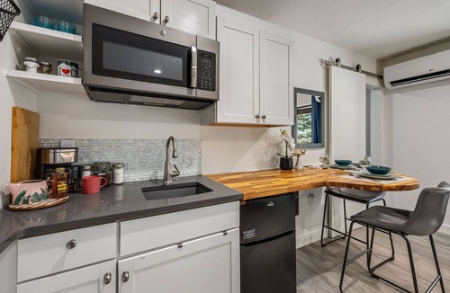 University Park Apartment | The Fox Den in Old Town! Pool, Sauna & Game Room