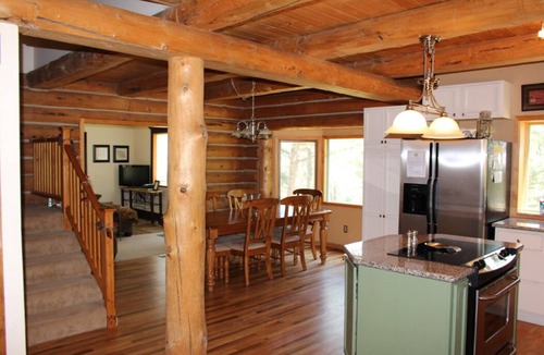Bailey House | The Gingerbread Cottage - 2.5 acres, craft or meeting room