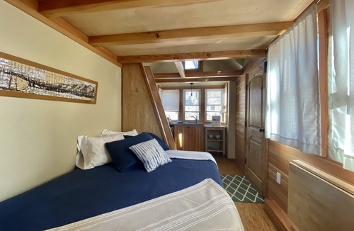 Lyons Resort | The Golden Aspen – Tiny Retreat on the River, Minutes from Rocky Mountain Park