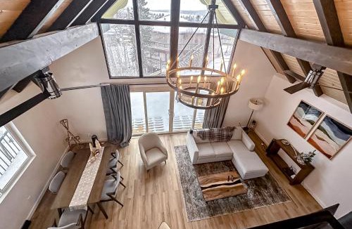 Grand Lake House | The Golden Moose Chalet
