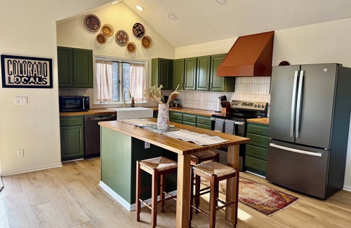 Morrison House | The Good Life Mountain Home - Red Rocks w/spa