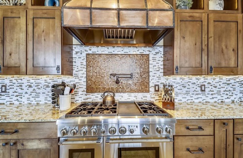 Forest Hills House | The Great Escape with Private Ski Shuttle and Private Hot Tub!