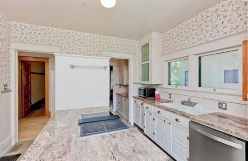 Grand Junction House | The Green Jewel - 30 day+Stays Only - Walking Distance to Downtown